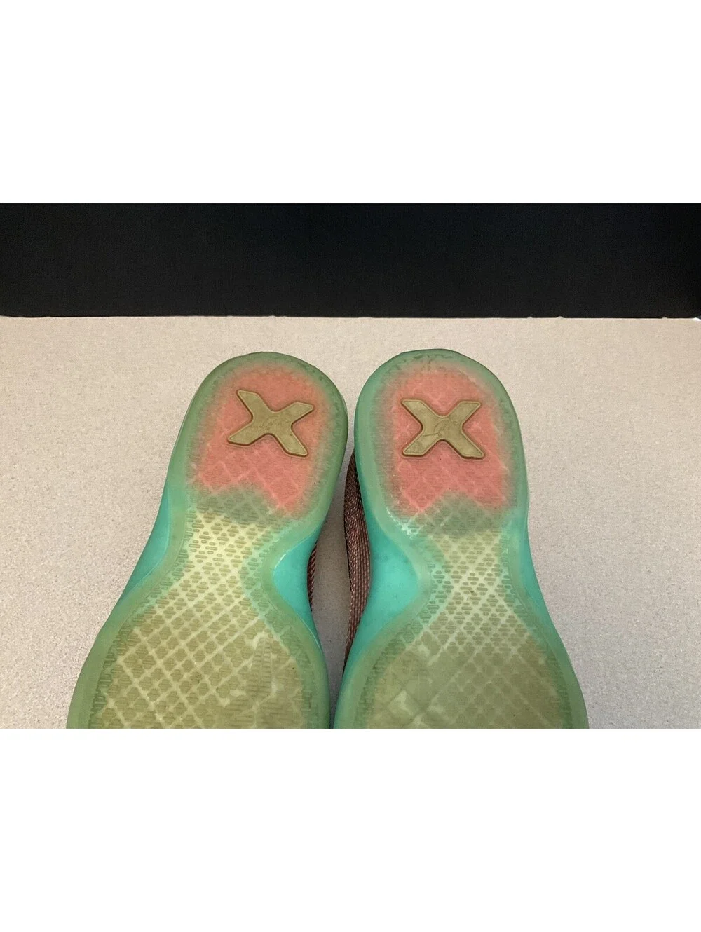Youth’s Nike Kobe Bryant X 10 “Easter”Hot Lava Sunset Glow Shoes. Size 4.5Y.